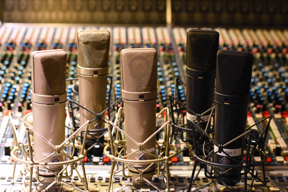 Five Neumann U87 microphones